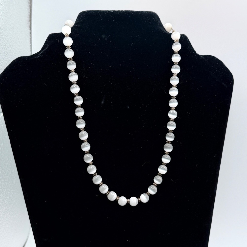 White Cats Eye Beaded Necklace 925 Sterling Silver Clasp 18 Inch 42g Classic‎